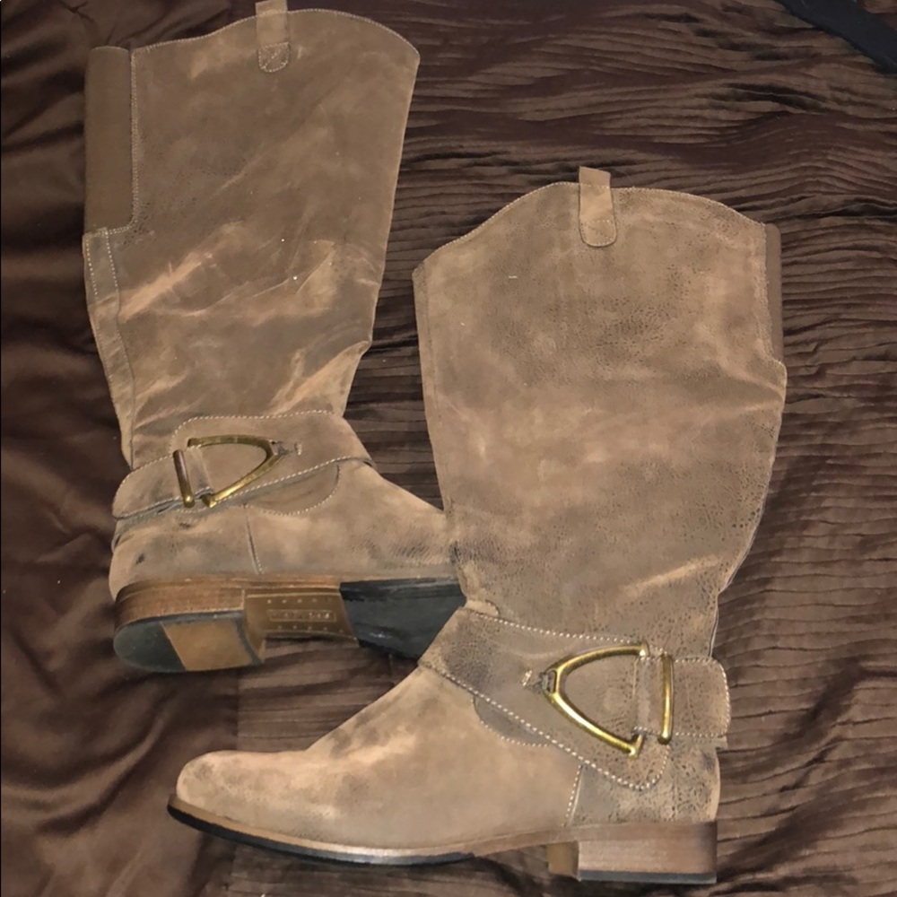 Gently Used Faux Suede boots, Wide Calf 8M